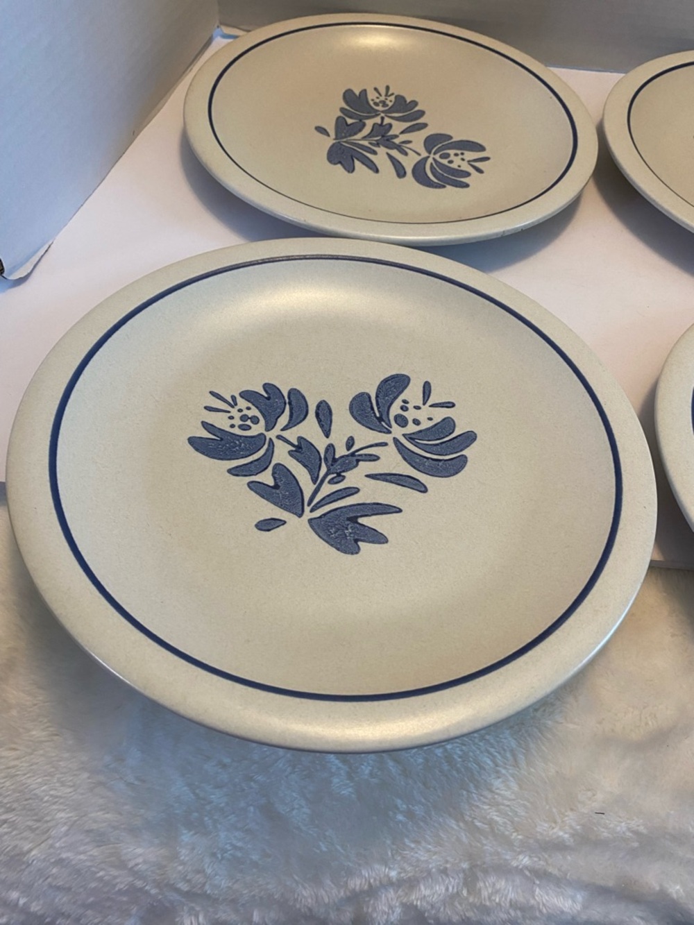 Pfaltzgraff Yorktowne Dinner Plate Blue Flower Made in USA 10 1/4" Vtg Set Of 4 - Picture 4 of 10